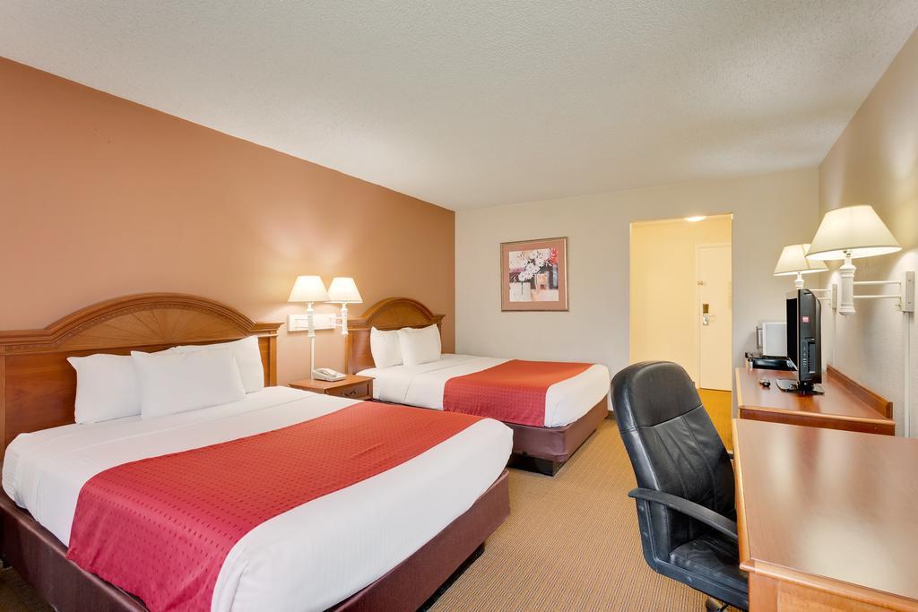 Ramada By Wyndham Provo Hotell Exteriör bild