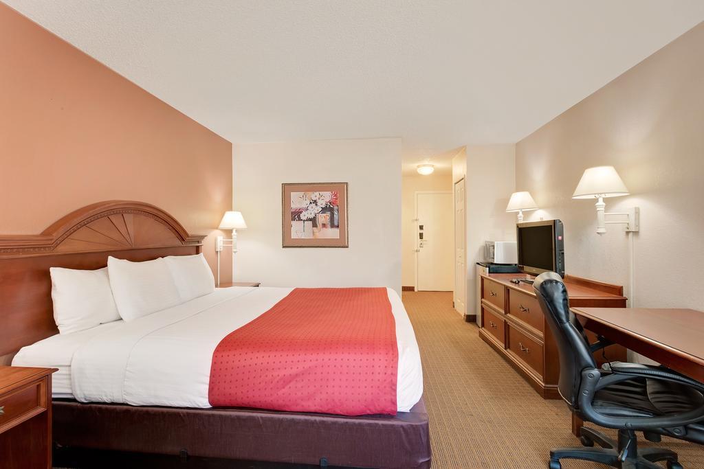 Ramada By Wyndham Provo Hotell Exteriör bild